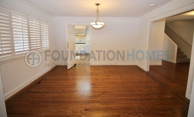 Foto del edificio - Spacious 5BR Novato Home at End of Private Drive!  A/C!  Solar!  FOUNDATION