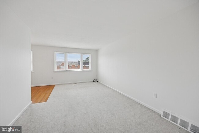 Foto del edificio - 4000 Lyman Dr