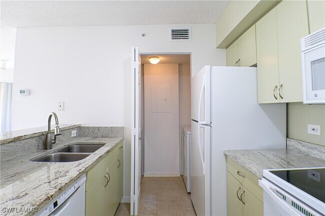Foto del edificio - 8861 colonnades Ct W