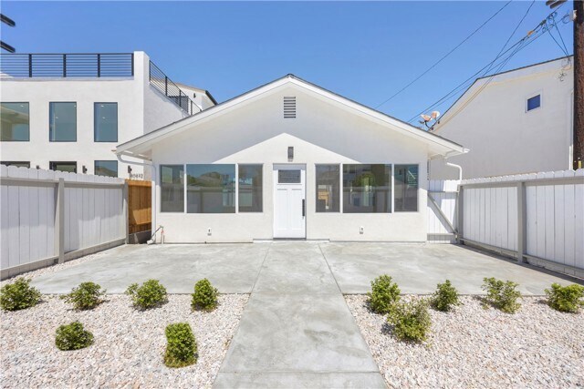 Foto principal - 806 W Balboa Blvd