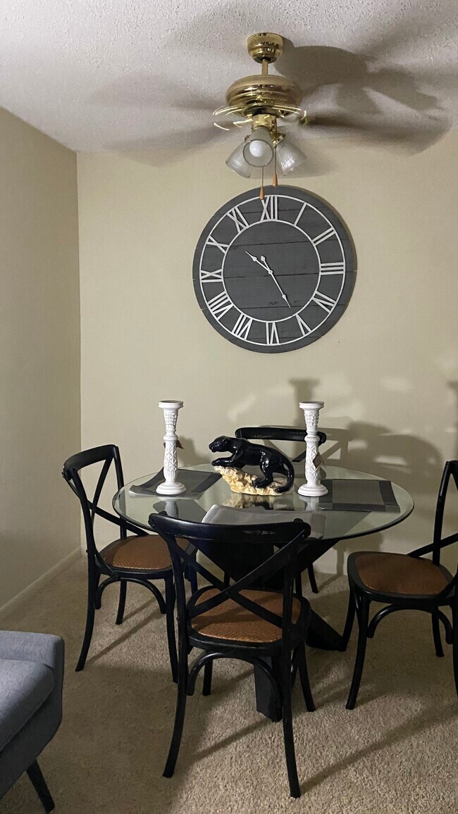 Dinning Area - 19029 US Highway 19 N