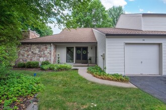 Building Photo - 14 Lenape Dr