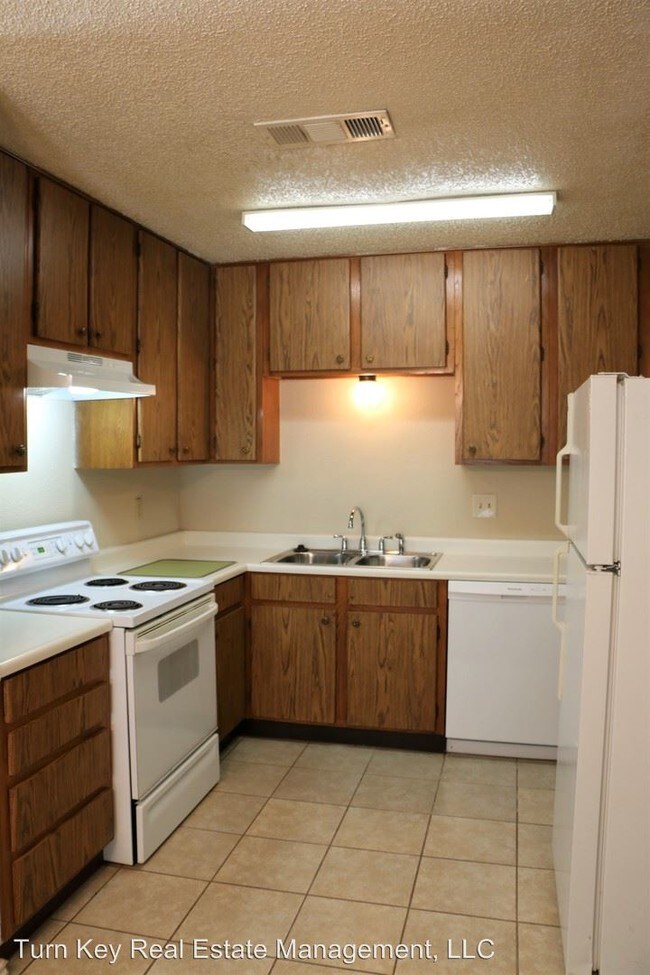 Foto del edificio - 2619-2621 Oaks Dr