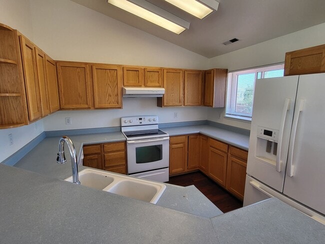 Building Photo - 3319 Coloma Dr