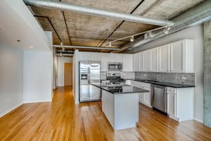 Primary Photo - 933 W Van Buren St