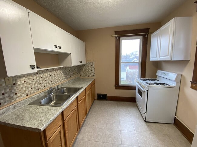 Building Photo - 416 8th St