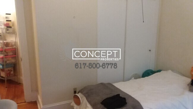 Building Photo - 463 Park Dr