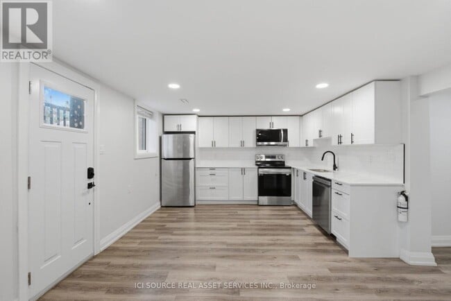 Building Photo - 247 Greencedar Dr