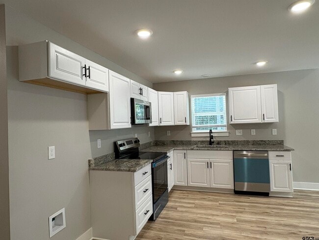 Foto del edificio - 492 Post Oak Dr