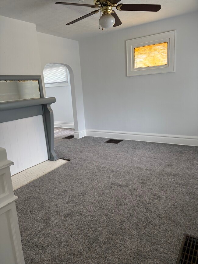 Sala de estar - 998 E Whittier St