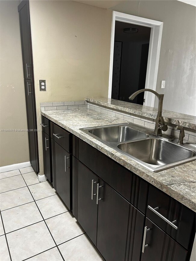 Foto del edificio - 7035 NW 186th St