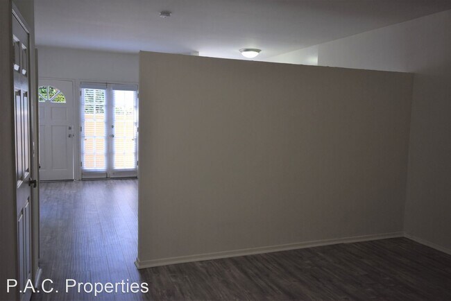 Building Photo - 1 br, 1 bath Apartment - 5744 Colfax Avenu...