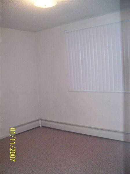 Building Photo - 2 bedroom in Plainwell MI 49080