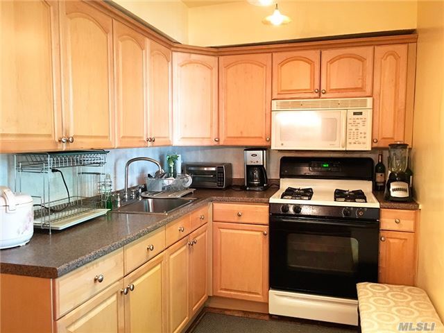 Building Photo - 30 Grace Ave