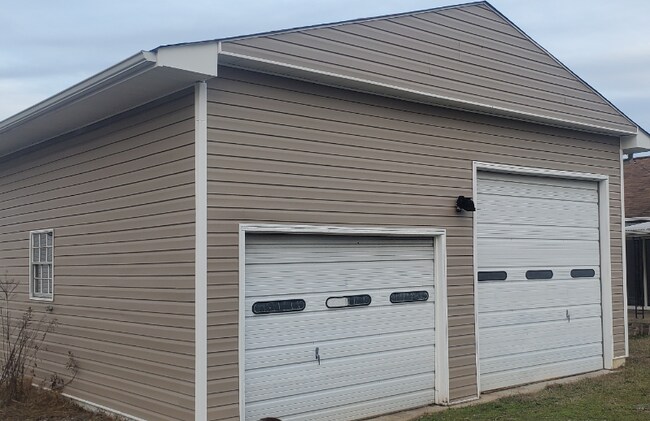 Building Photo - 1525 Maxwell Rd