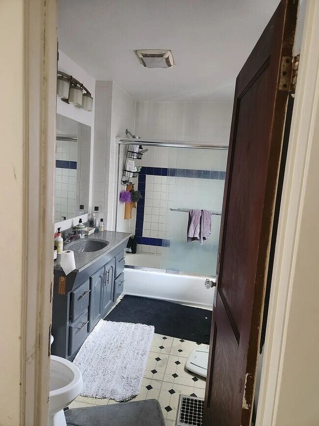 Foto del edificio - 3 Bedroom Home on the Hill - AVAILABLE NOW!