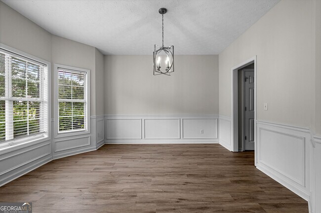 Building Photo - 245 Sturgess Run