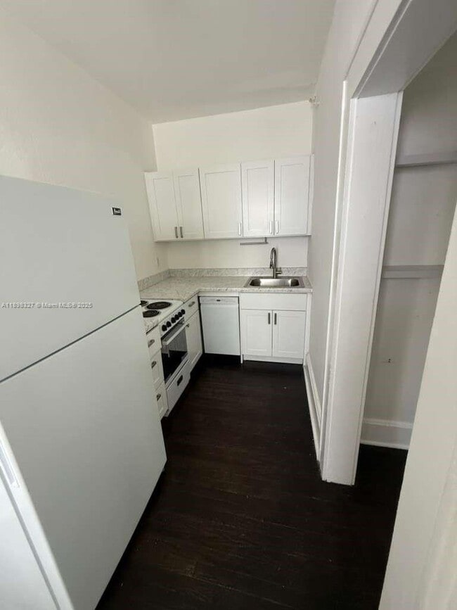 Building Photo - 124 Mendoza Ave