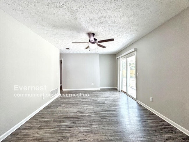 Building Photo - 1327 Chablis Ct N