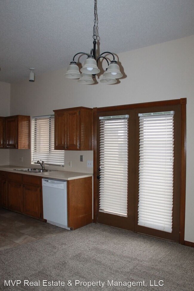 Building Photo - 3 br, 2 bath House - 9720 Railroad