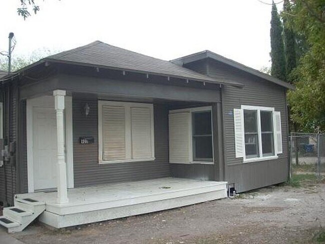 Building Photo - 923 12th St