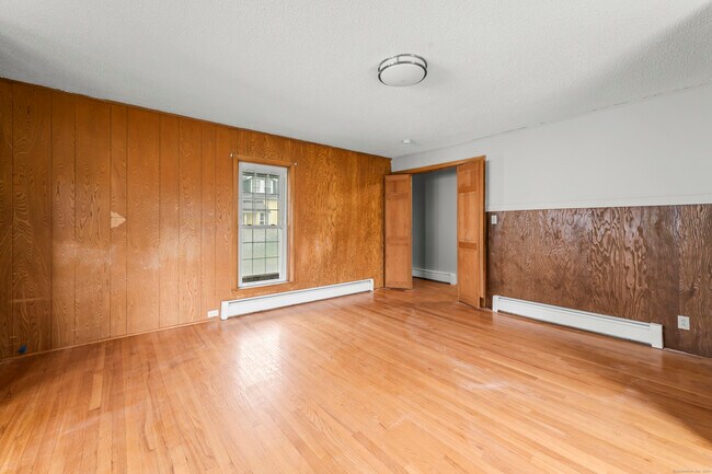 Building Photo - 14 Walnut St