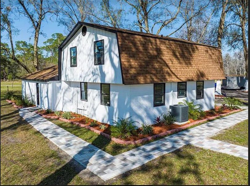 Primary Photo - 7902 West Dr