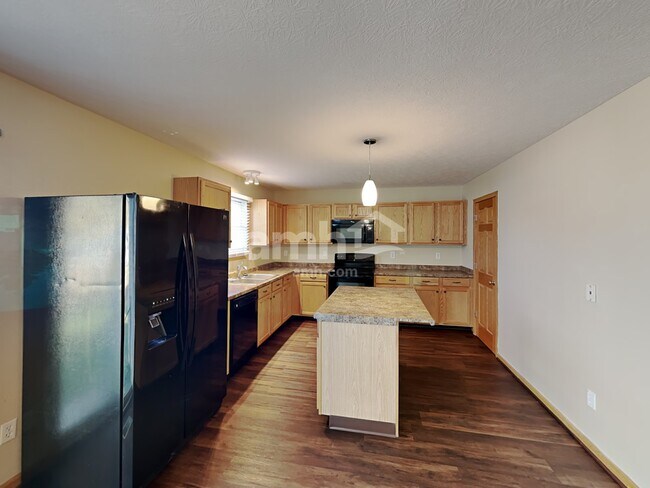 Building Photo - 6847 Mac Dr