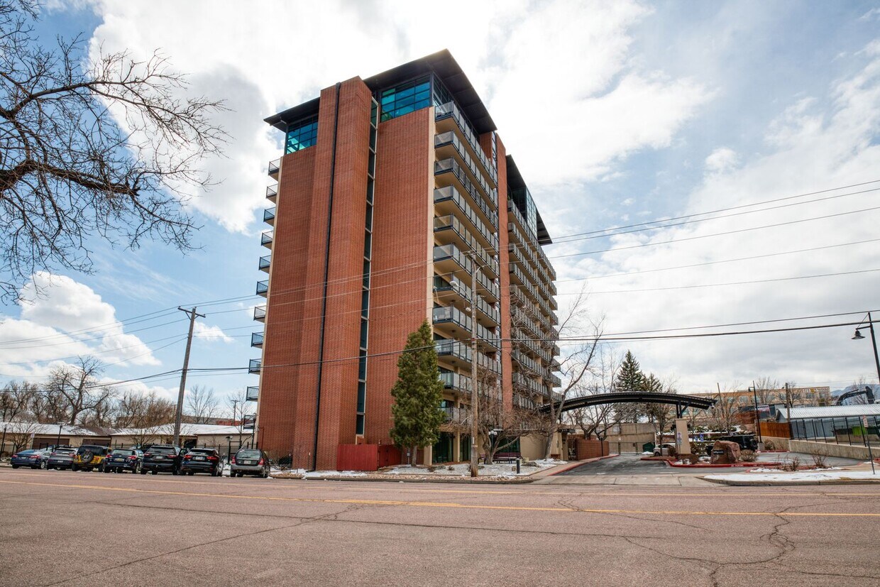 Primary Photo - Modern 1-bedroom, 2-bathroom high-rise con...