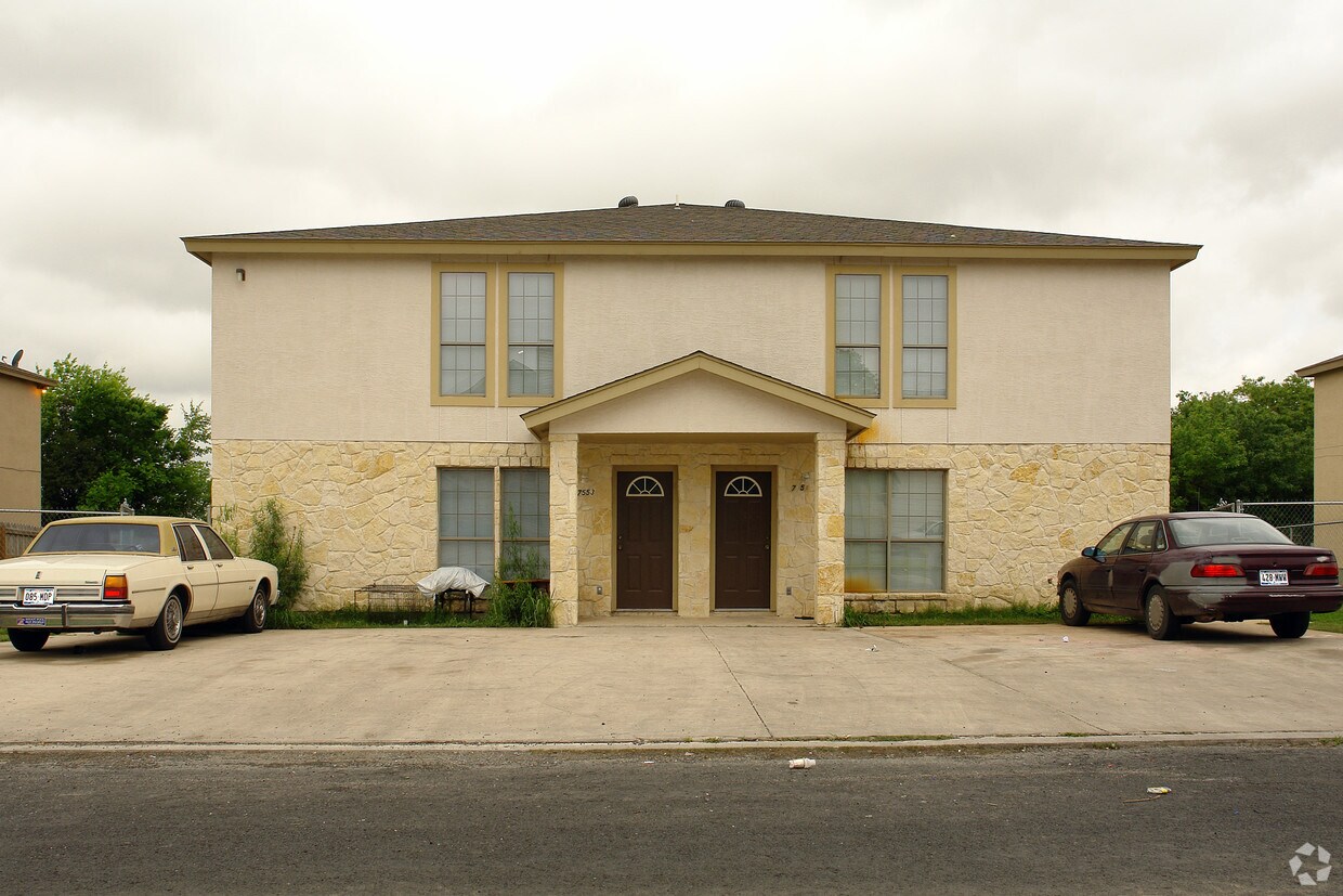 Foto del edificio - 7551 Windsor Oaks