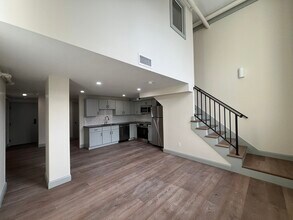 Building Photo - 160 Seabury St