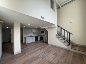 Building Photo - 160 Seabury St