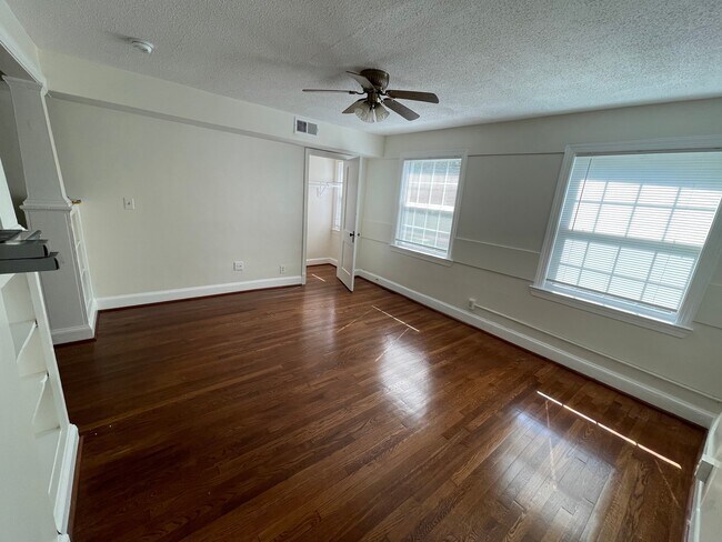 Foto del edificio - 4630 New Hampshire Ave NW