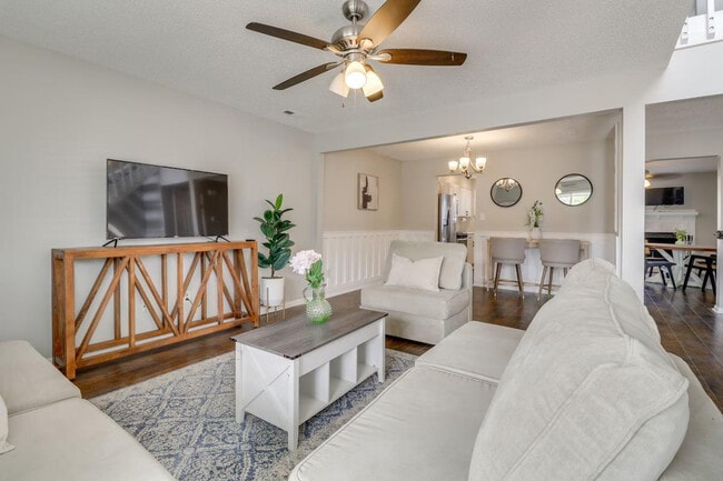 Foto del edificio - 749 Quesnel Dr