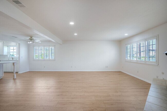 Foto del edificio - 2511 Meadow Lark Dr