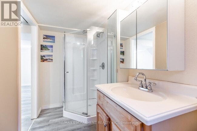 Photo du bâtiment - 927-927 Teal Dr