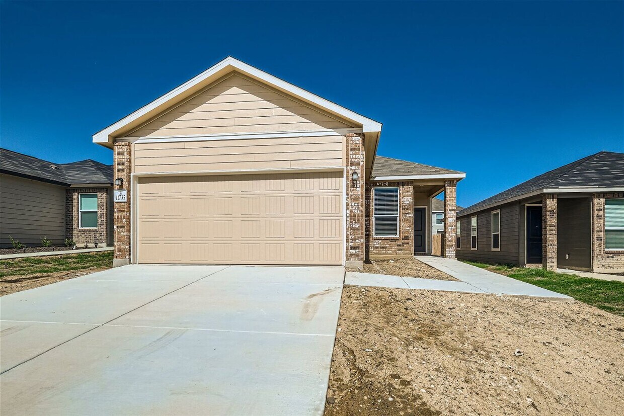 Foto principal - 4 Bedrooms located off Hwy 90W and Grosenb...