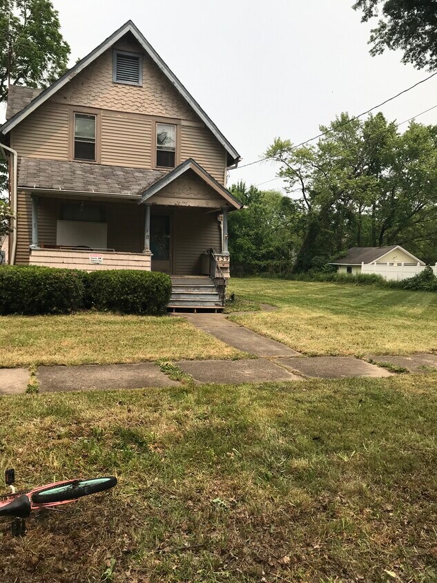439 Belmont St NE, Warren, OH 44483 House for Rent in Warren, OH