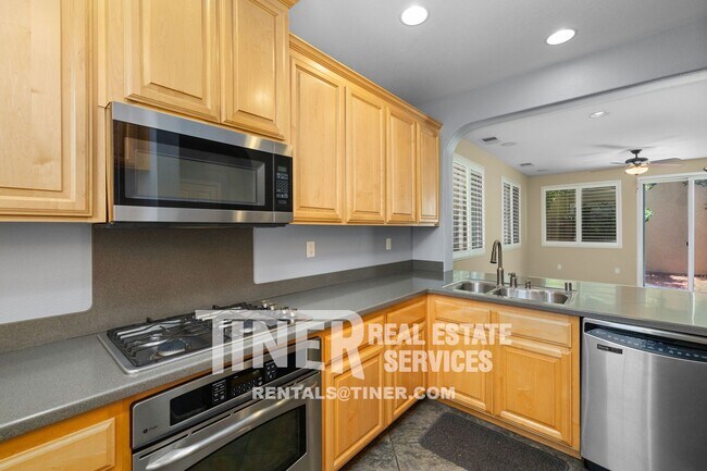 Building Photo - Beautiful 3 bedroom Natomas home!