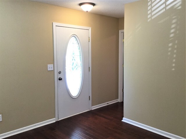 Foto del edificio - 8100 Chatham Oaks Dr