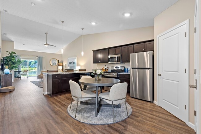 Building Photo - Redwood West Jefferson