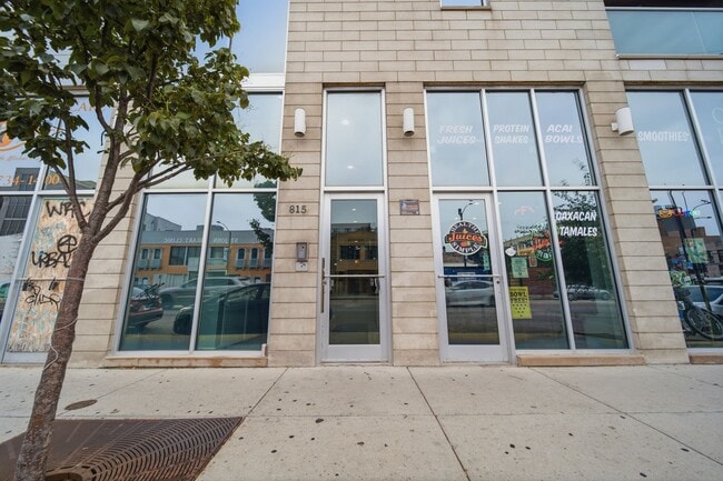Building Photo - 815 N Ashland Ave