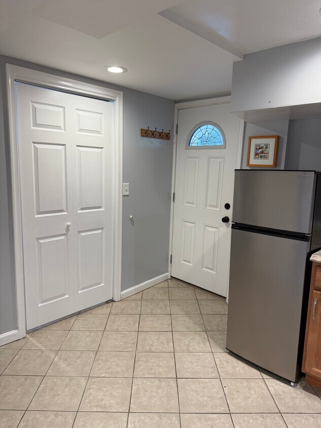 Door/main entrance - 10118 Brunett Ave