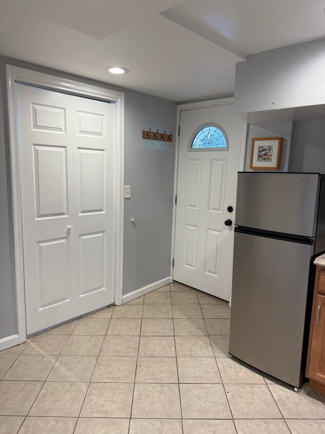 Door/main entrance - 10118 Brunett Ave