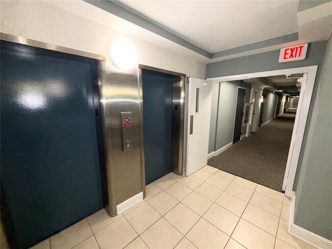 Foto del edificio - 880 Mandalay Ave