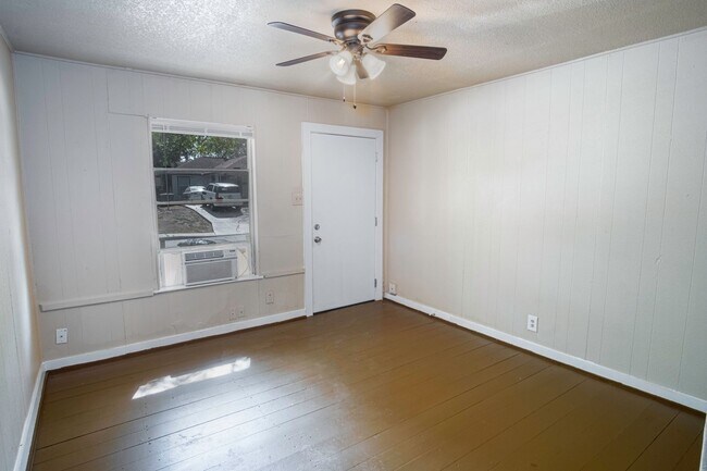 Photo - 1319 Dawson St Apartment