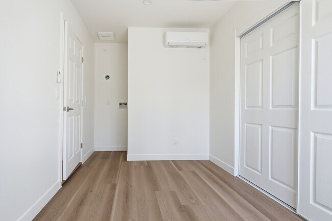 Foto del edificio - 11217 Lull St