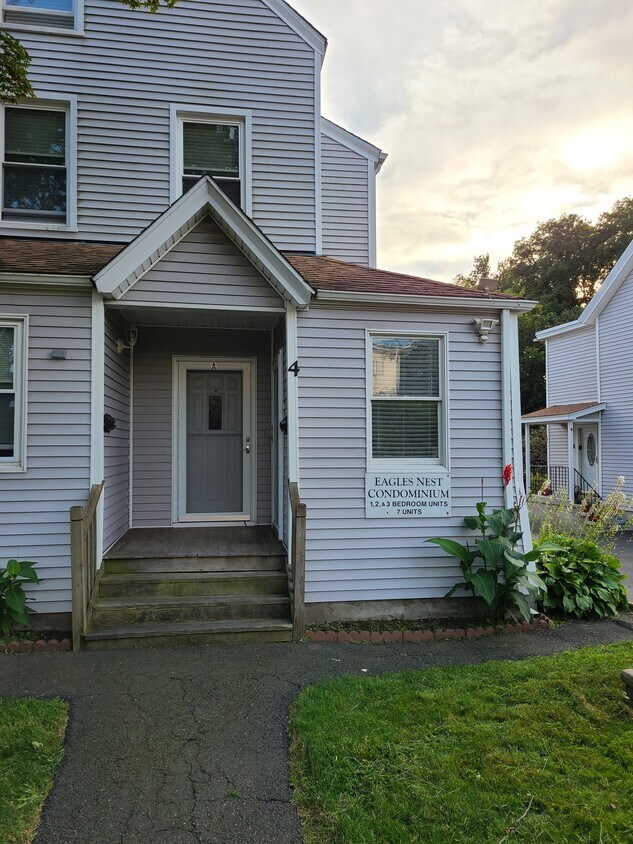 Primary Photo - 4 Taylor Ave