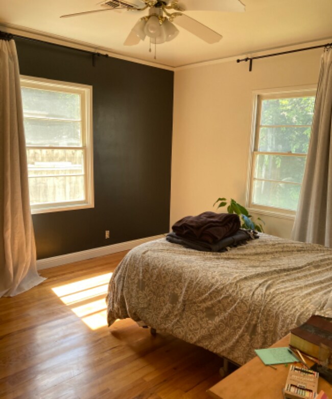 Building Photo - 21 E Mariposa Ave