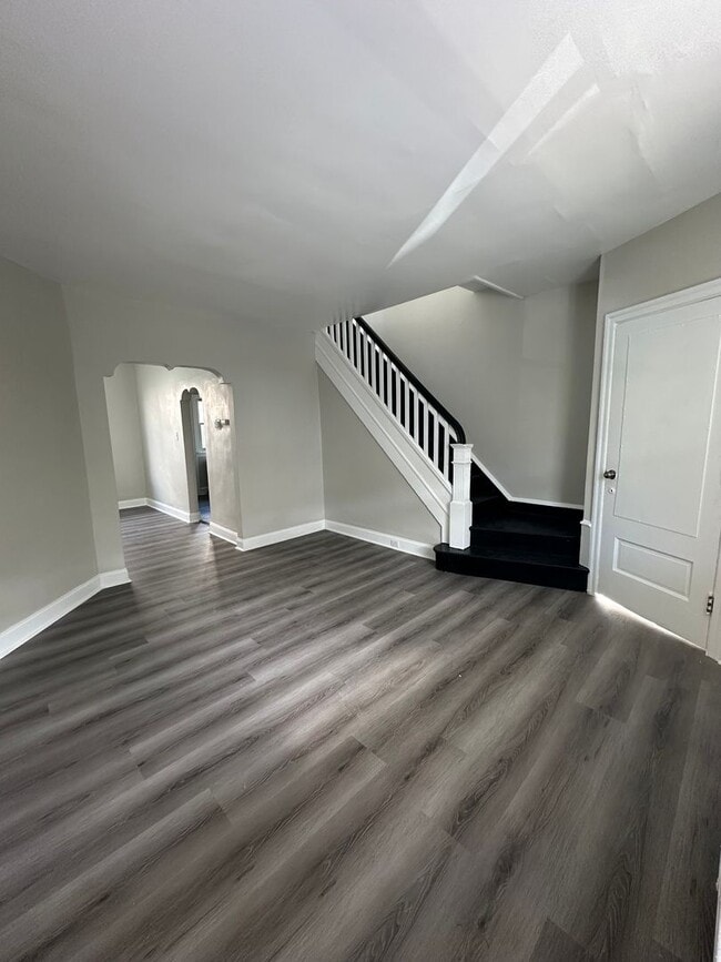 Foto del edificio - Newly Renovated 3 Bed/1 Bath Rowhome